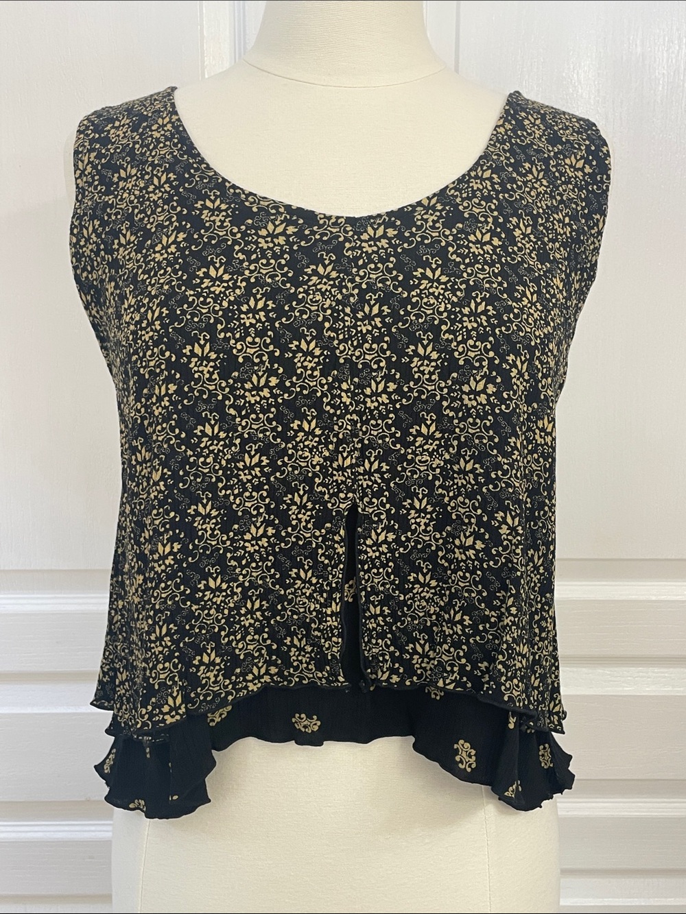 Serendipity Batik Pattern Sleeveless Scoop Neck Tank Top - Black & Tan
